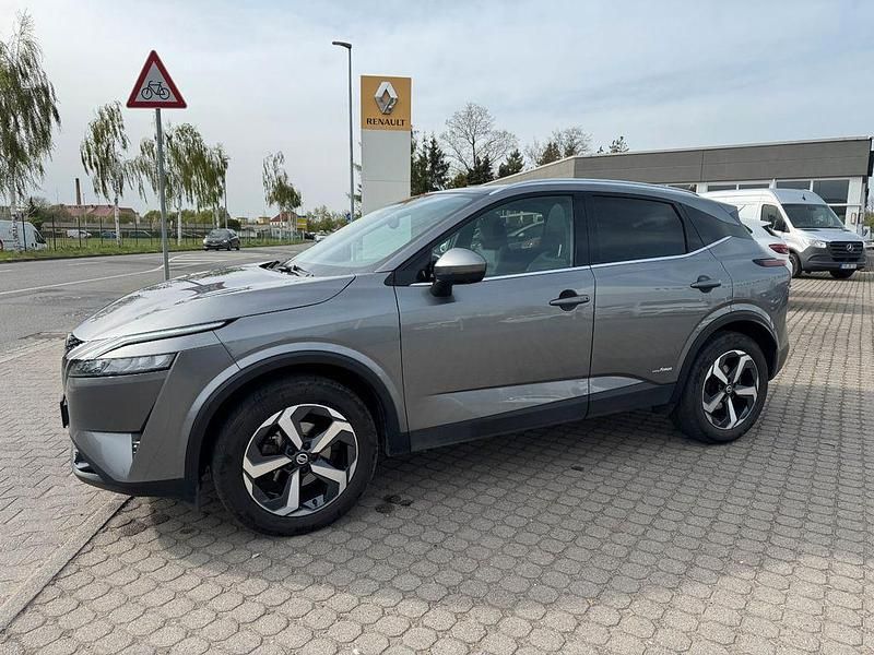 Grau Gebraucht 2021 Nissan Qashqai N-Connecta SUV | 20.985 € (Fairer Preis) - Bild 1/4