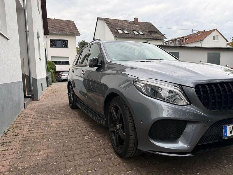 Gebraucht Mercedes GLE250 204 PS (150 kW) 2018 Schwarz SUV
