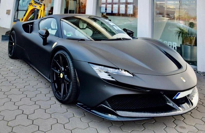 Gebraucht Ferrari SF90 780 PS (573 kW) 2024 Schwarz Cabrio