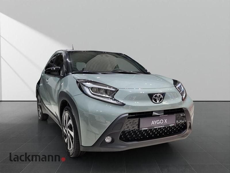Neu Toyota Aygo X 72 PS (52 kW) 2025 Grün SUV