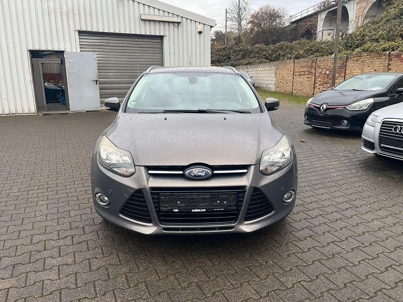 Gebraucht Ford Focus Titanium 150 PS (110 kW) 2014 Braun Kombi