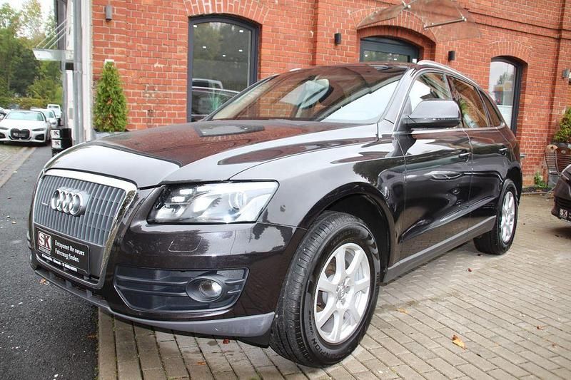 Grau Gebraucht 2011 Audi Q5 Design SUV | 15.200 € (Fairer Preis) - Bild 1/4