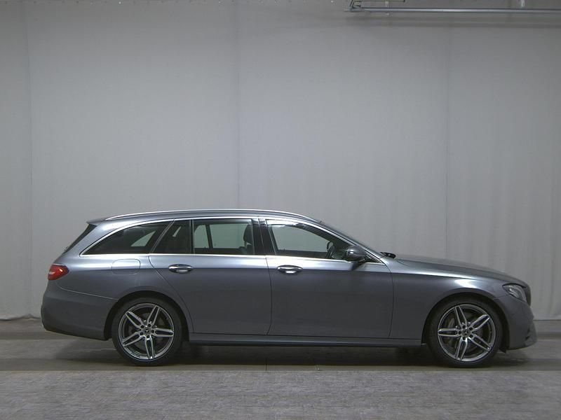 Grau Gebraucht 2019 Mercedes E400 AMG line Kombi | 30.480 € - Bild 1/4