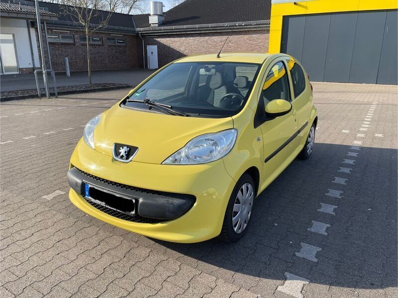 Gelb Gebraucht 2005 Peugeot 107 Filou Kleinwagen | 3.500 € (Etwas zu teuer) - Bild 1/4