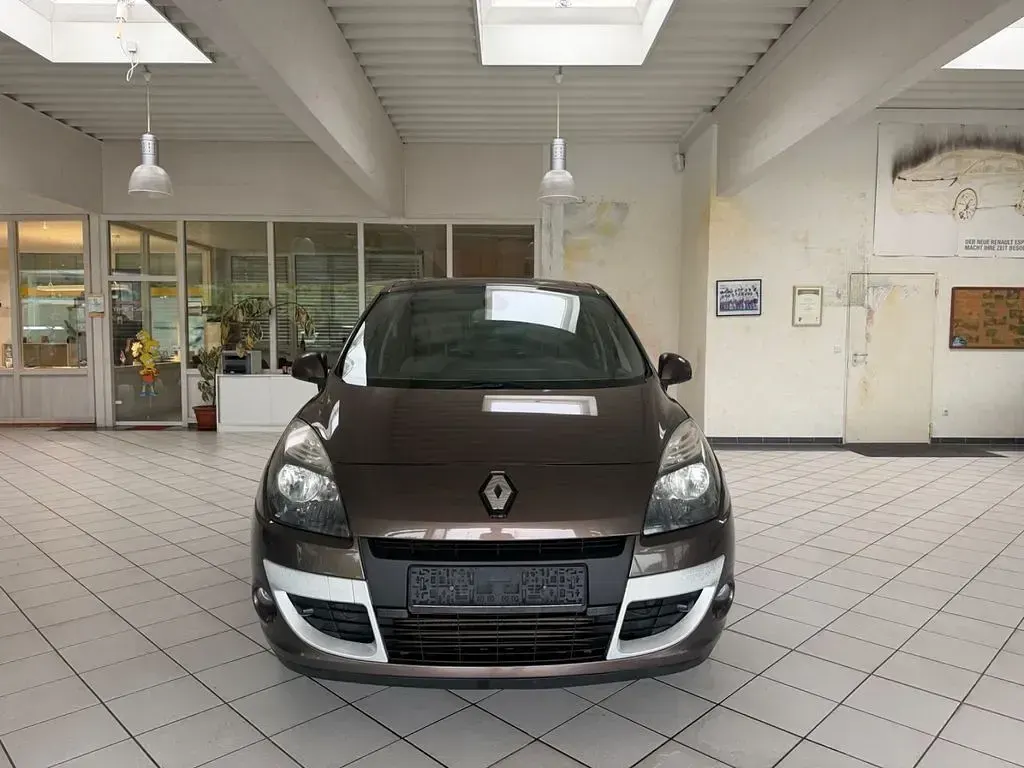 Gebraucht Renault Scénic III Luxe 131 PS (96 kW) 2011 Braun Van / Kleinbus