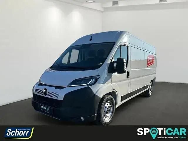 Eisweiß Gebraucht 2025 Citroën Jumper Van / Kleinbus | 35.950 € (Fairer Preis) - Bild 1/4