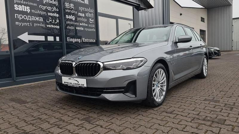 Gebraucht BMW 530e 292 PS (214 kW) 2022 Grau Limousine