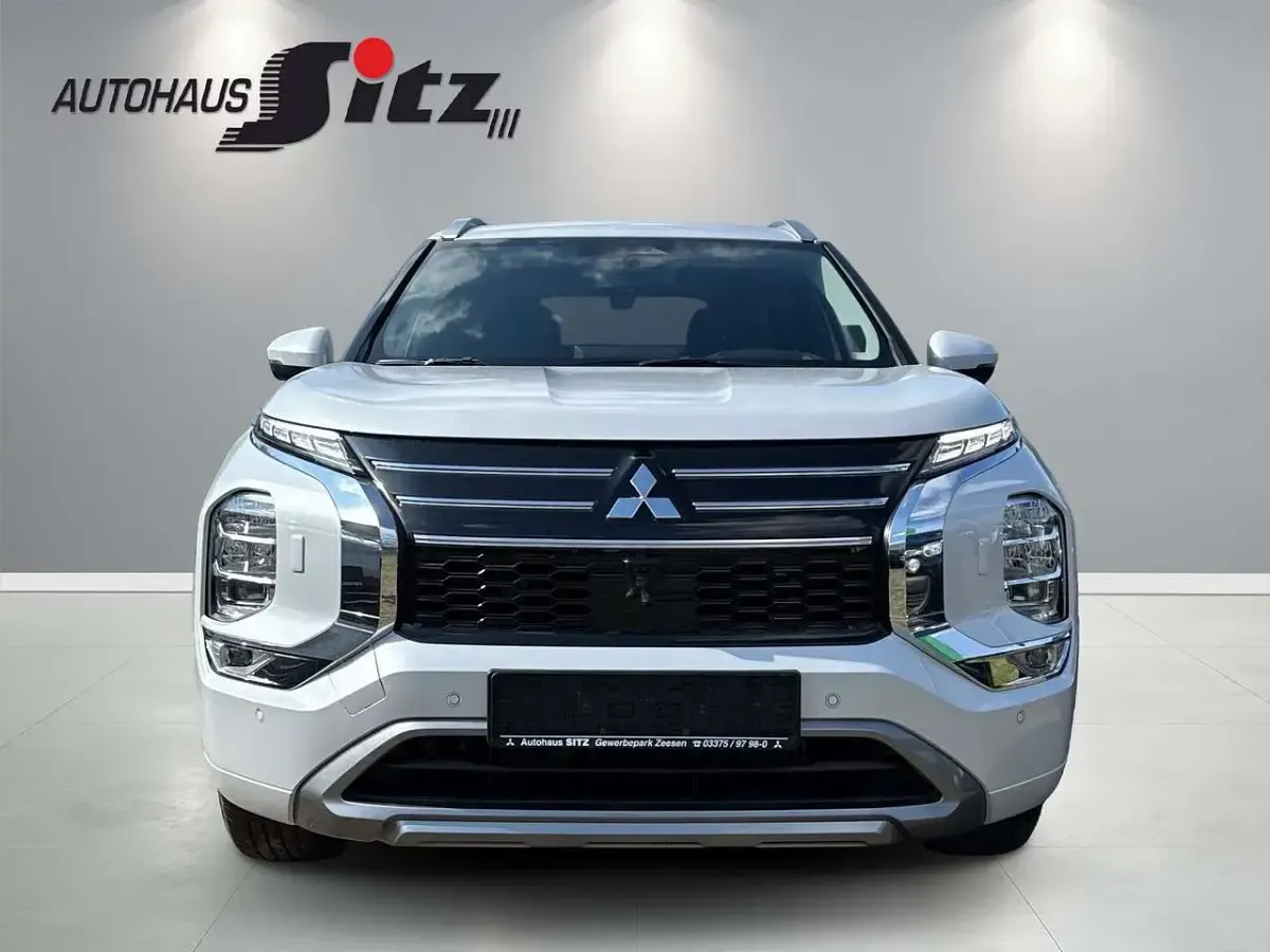 Neu Mitsubishi Outlander P-HEV Top 136 PS (100 kW) 2026 Weiß SUV