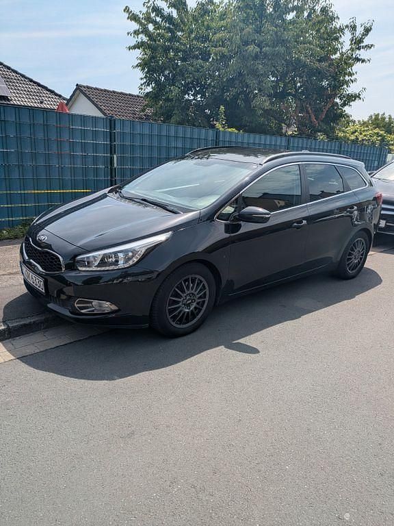Schwarz Gebraucht 2014 Kia Ceed Sportswagon Edition 7 Kombi | 8.990 € (Fairer Preis) - Bild 1/4