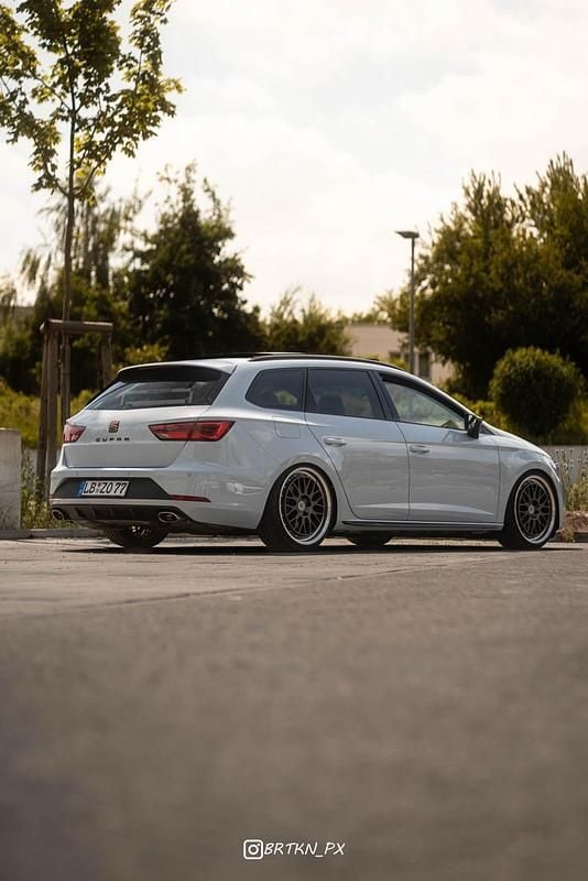 Andere farben Gebraucht 2020 Cupra Leon Kombi | 26.000 € (Fairer Preis) - Bild 1/4