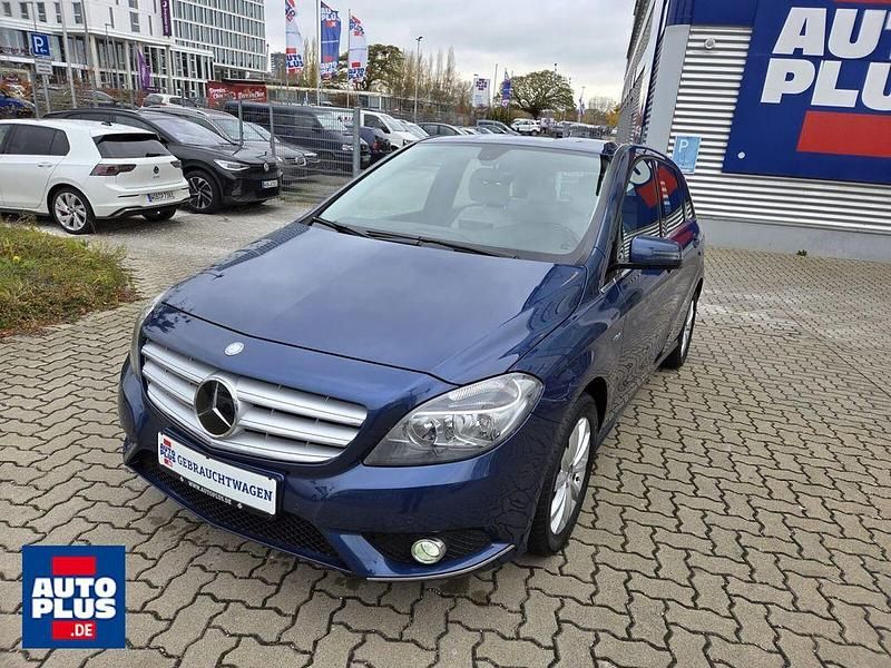 Blau Gebraucht 2011 Mercedes B180 Van / Kleinbus | 8.699 € (Etwas zu teuer) - Bild 1/4