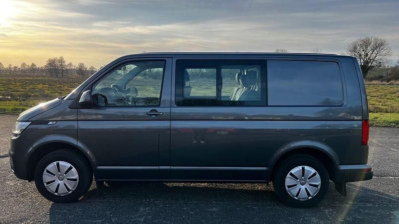 Gebraucht VW Transporter 150 PS (110 kW) 2021 Grau Van
