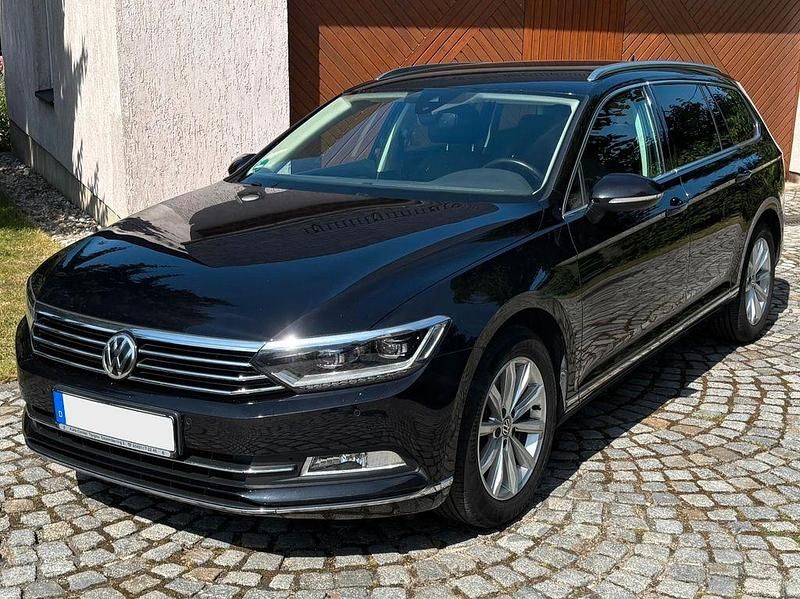 Schwarz Gebraucht 2019 VW Passat Highline Limousine | 16.890 € (Fairer Preis) - Bild 1/4