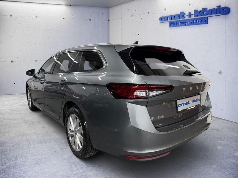 Neu Skoda Superb Selection 193 PS (141 kW) 2025 Grau Kombi