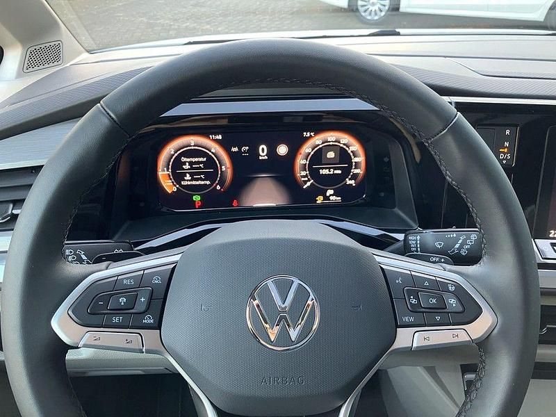 Second-hand VW Multivan Edition 150 CP (110 kW) 2025 Alb Monovolum