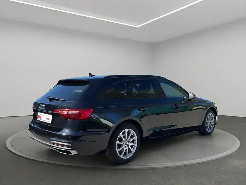 Second-hand Audi A4 Advanced 150 CP (110 kW) 2022 Negru Break
