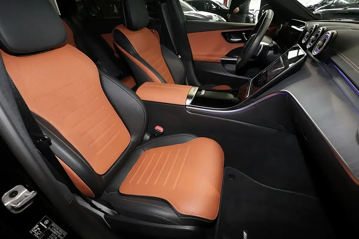 Gebraucht Mercedes C180 AMG 170 PS (125 kW) 2025 Unilack schwarz uni Kombi