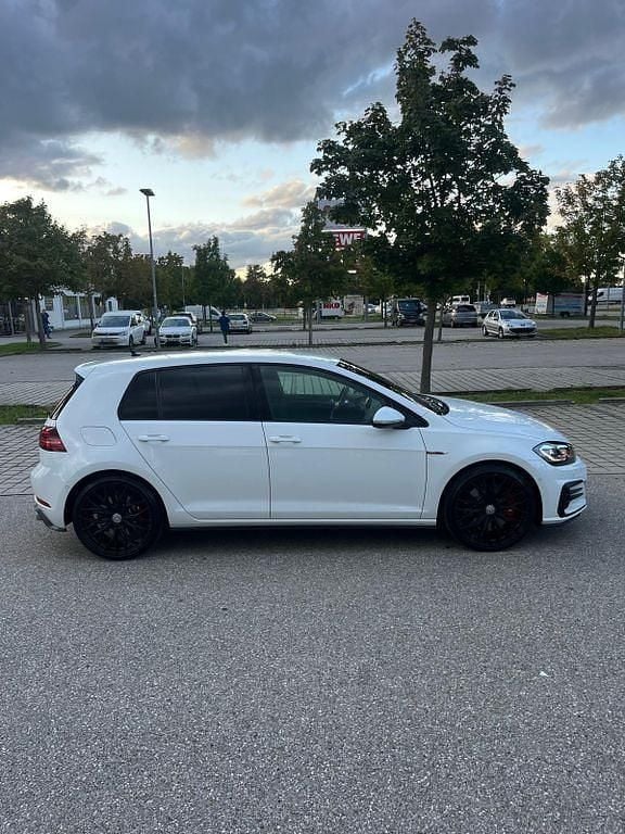 Weiß Gebraucht 2019 VW Golf VII GTI Limousine | 23.000 € (Fairer Preis) - Bild 1/4