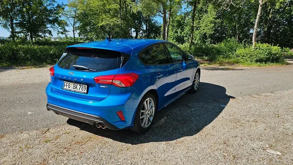 Używany Ford Focus ST-Line 155 KM (114 kW) 2022 Niebieski Sedan/Limuzyna