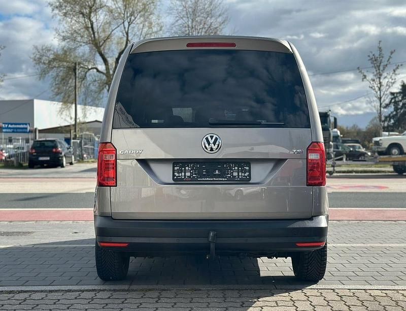 Gebraucht VW Caddy Trendline 125 PS (91 kW) 2017 Mojavebeige Van / Kleinbus