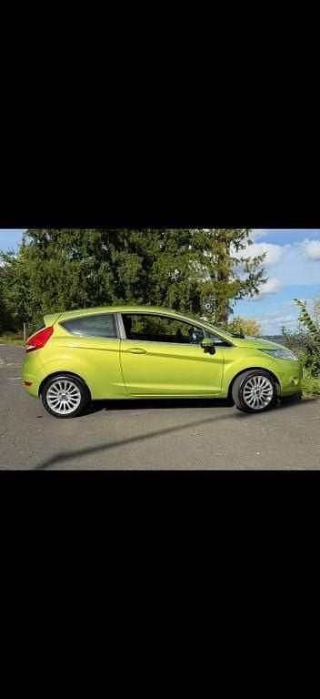 Gebraucht Ford Fiesta Titanium 97 PS (71 kW) 2011 Grün Kleinwagen