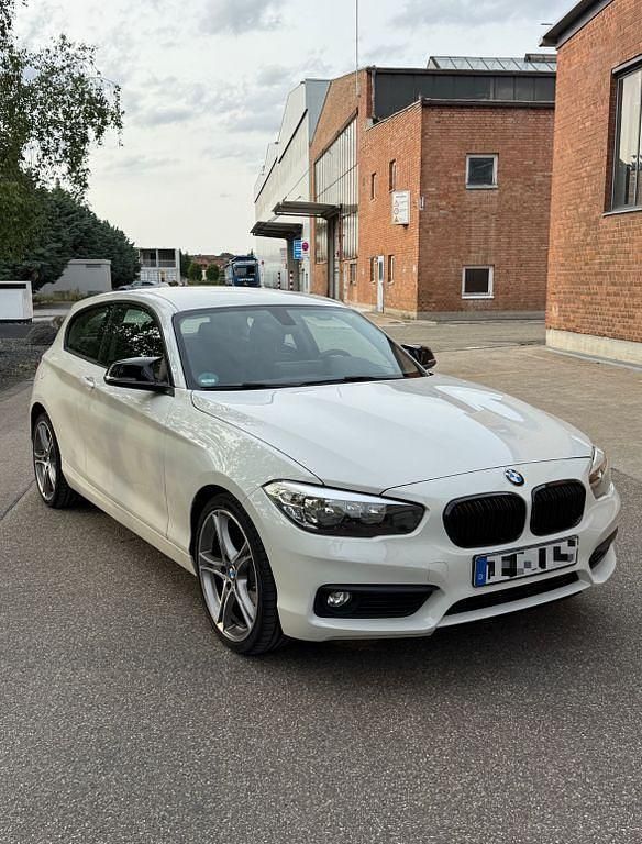 Weiß Gebraucht 2016 BMW 118 Advantage Kleinwagen | 8.950 € (Guter Preis) - Bild 1/4