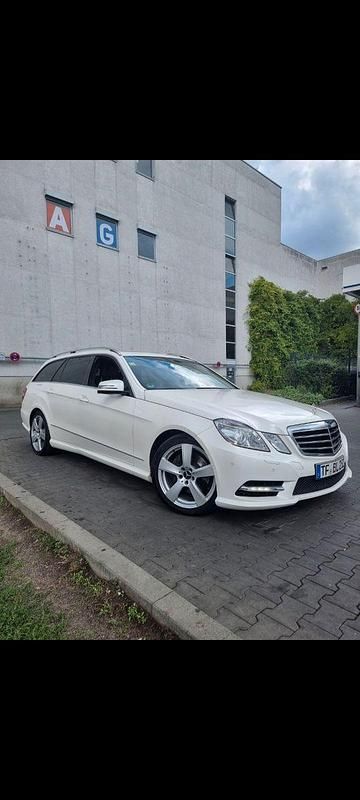 Weiß Gebraucht 2012 Mercedes 300 Kombi | 14.900 € - Bild 1/4