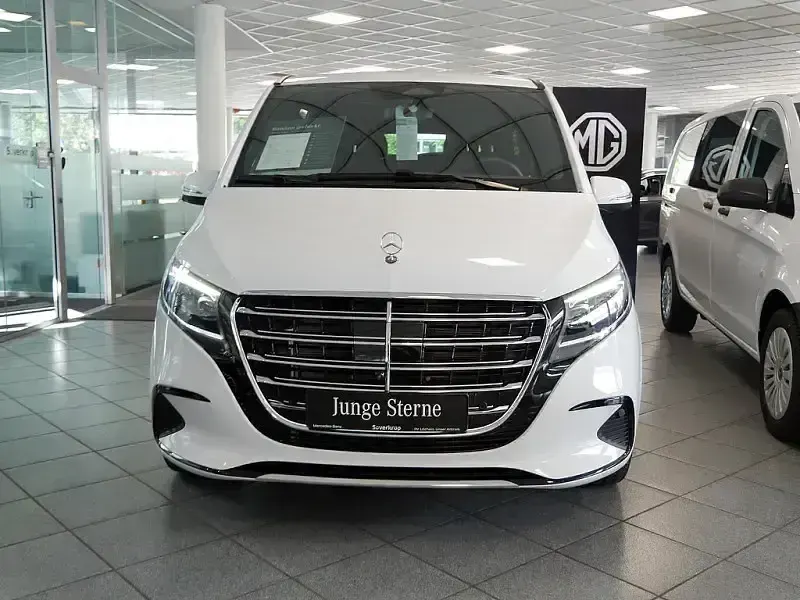 Gebraucht Mercedes V300 Exclusive 237 PS (174 kW) 2025 Weiß Van / Kleinbus