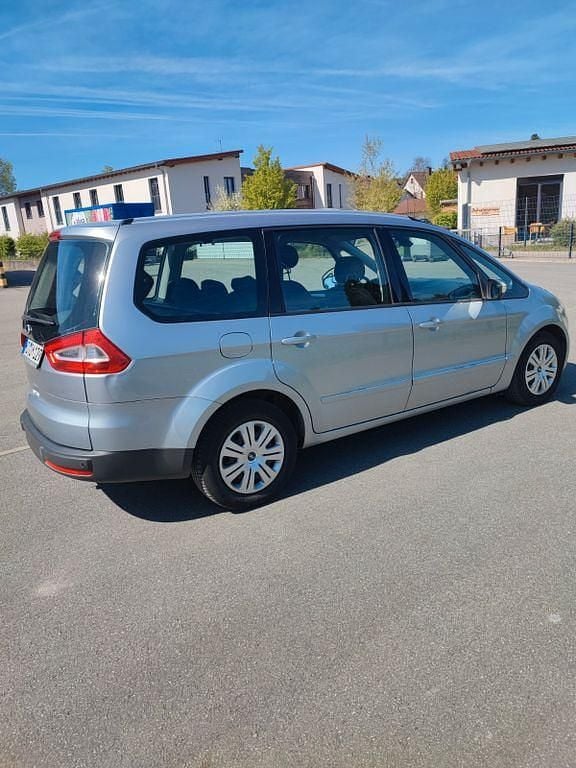 Second-hand Ford Galaxy Trend 140 CP (102 kW) 2014 Argintiu Monovolum
