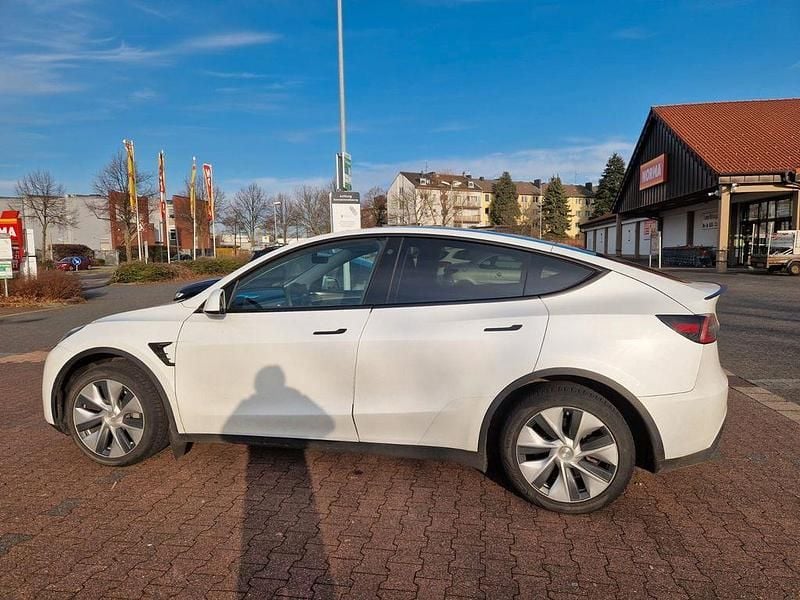 Weiß Gebraucht 2023 Tesla Model Y SUV | 35.000 € (Guter Preis) - Bild 1/4