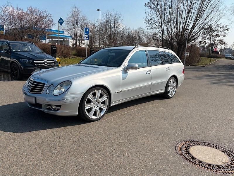 Gebraucht Mercedes E200 Avantgarde 136 PS (100 kW) 2009 Silber Kombi