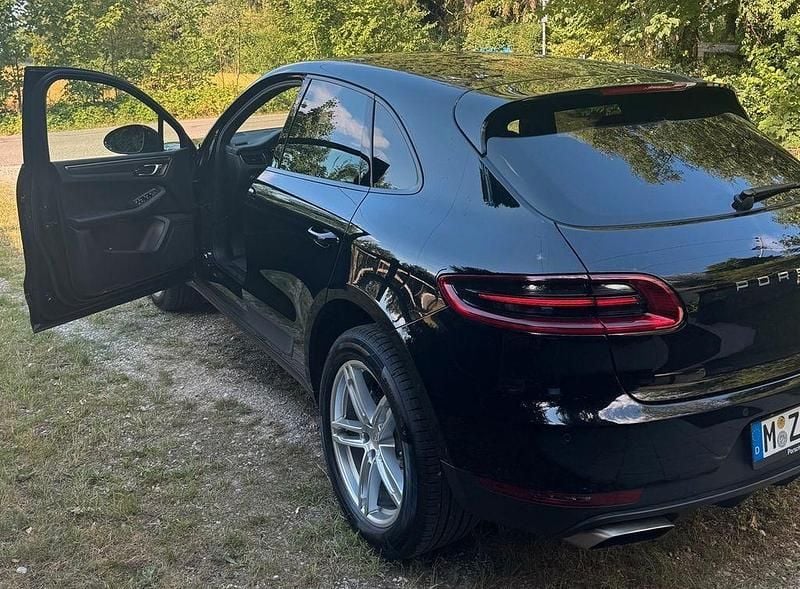 Schwarz Gebraucht 2018 Porsche Macan SUV | 36.500 € (Superpreis) - Bild 1/4