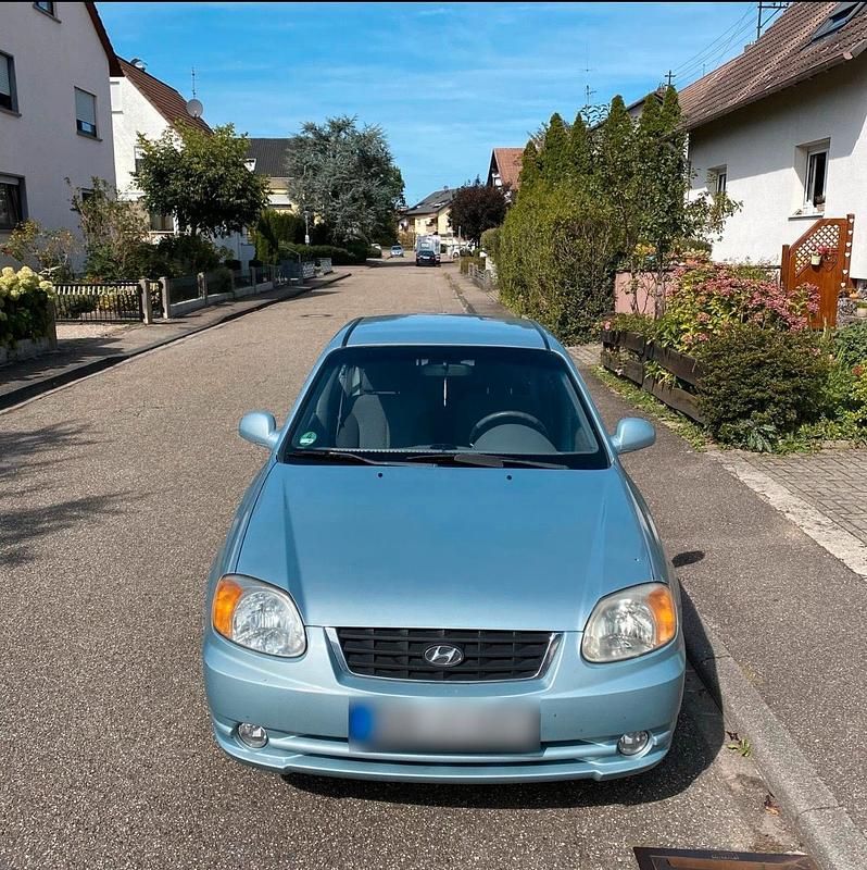 Gebraucht Hyundai Accent GLS 84 PS (61 kW) 2003 Blau Limousine