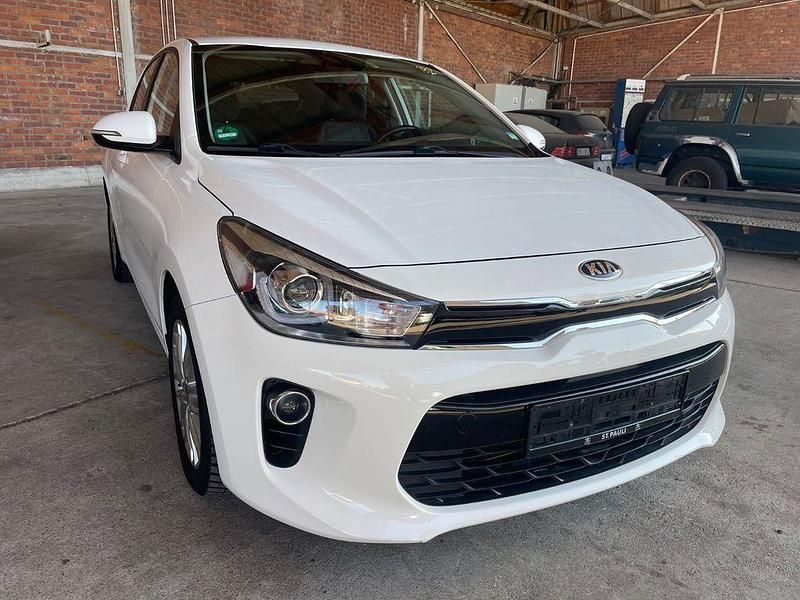 Gebraucht Kia Rio DREAM-TEAM Edition 101 PS (74 kW) 2019 Weiß Limousine