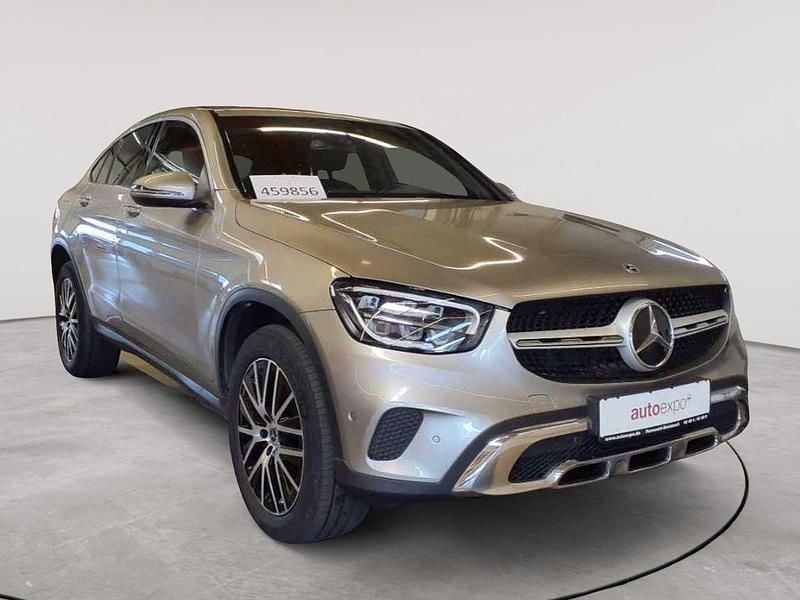 Mojavesilber metallic Gebraucht 2022 Mercedes GLC300 Coupé | 41.990 € - Bild 1/4