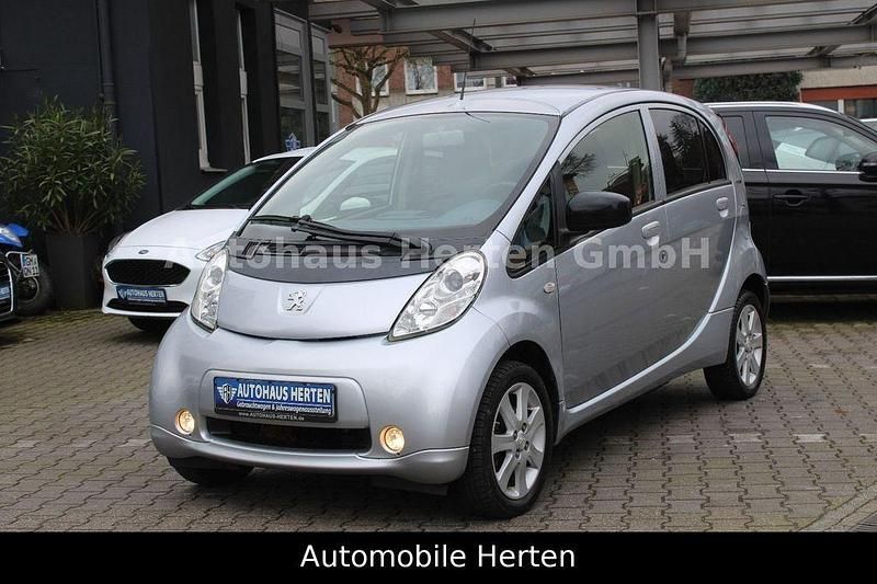 Lackierung grau cool silver/me Gebraucht 2016 Peugeot iON Active Kleinwagen | 6.590 € (Fairer Preis) - Bild 1/4