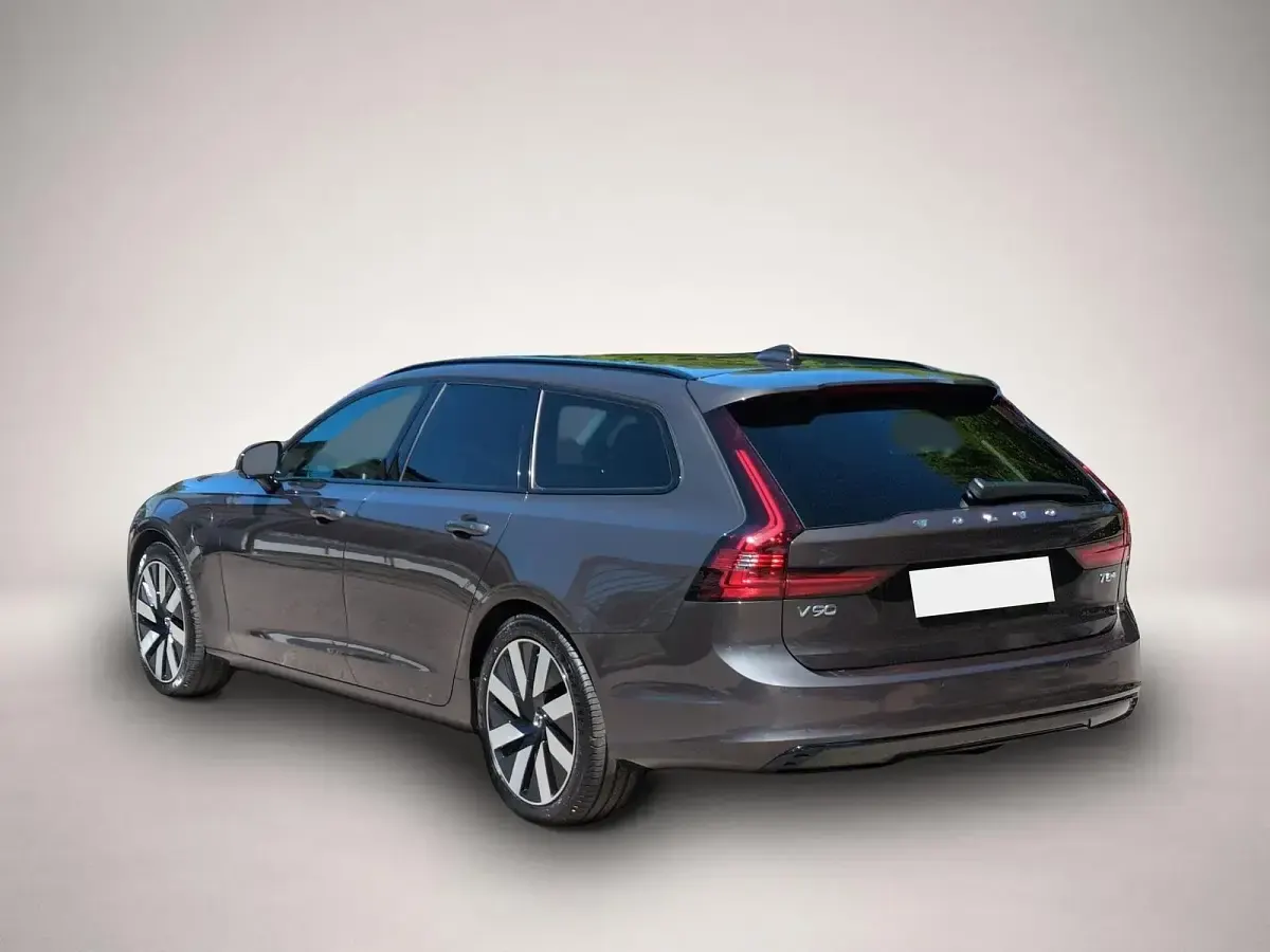 Gebraucht Volvo V90 Plus 455 PS (334 kW) 2025 Manufacturer Kombi