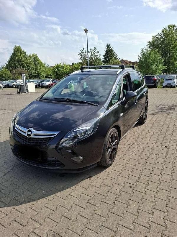 Schwarz Gebraucht 2015 Opel Zafira Tourer Innovation Van / Kleinbus | 11.490 € (Etwas zu teuer) - Bild 1/4