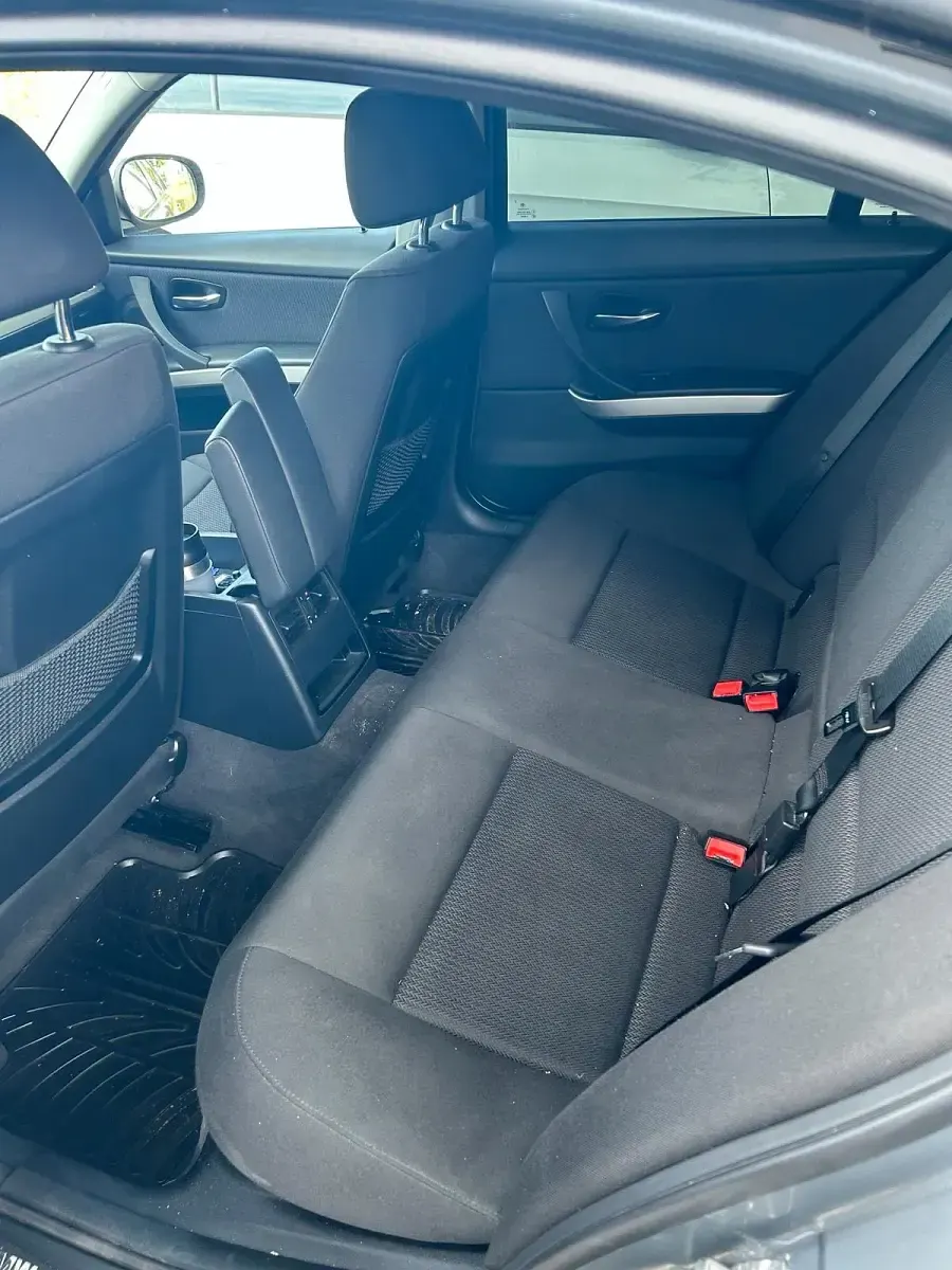 Gebraucht BMW 318 143 PS (105 kW) 2010 Grau Limousine