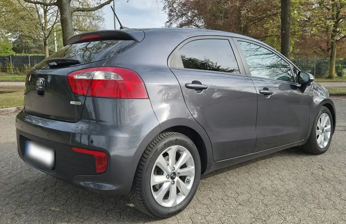 Gebraucht Kia Rio 84 PS (61 kW) 2016 Grau Kleinwagen