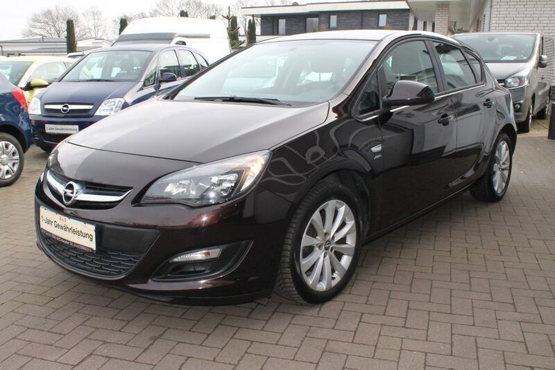 Braun Gebraucht 2013 Opel Astra Active Limousine | 7.999 € (Etwas zu teuer) - Bild 1/4