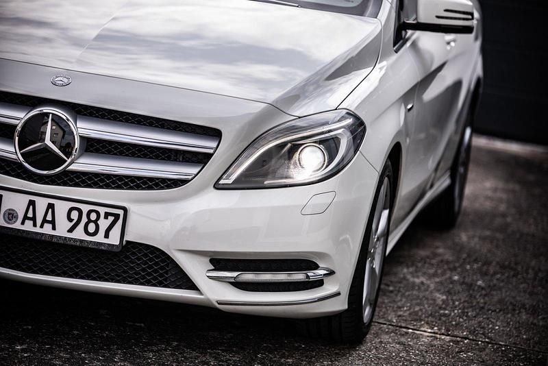 Gebraucht Mercedes B180 125 PS (91 kW) 2012 Weiß Van / Kleinbus