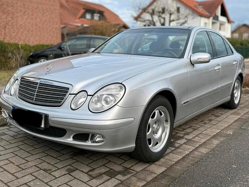 Gebraucht Mercedes E200 163 PS (119 kW) 2004 Silber Limousine