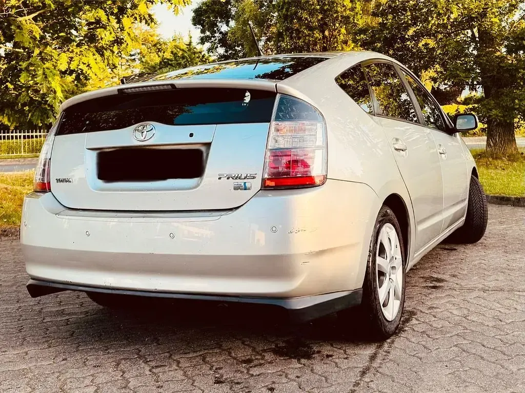 Gebraucht Toyota Prius 111 PS (81 kW) 2005 Silber Kleinwagen