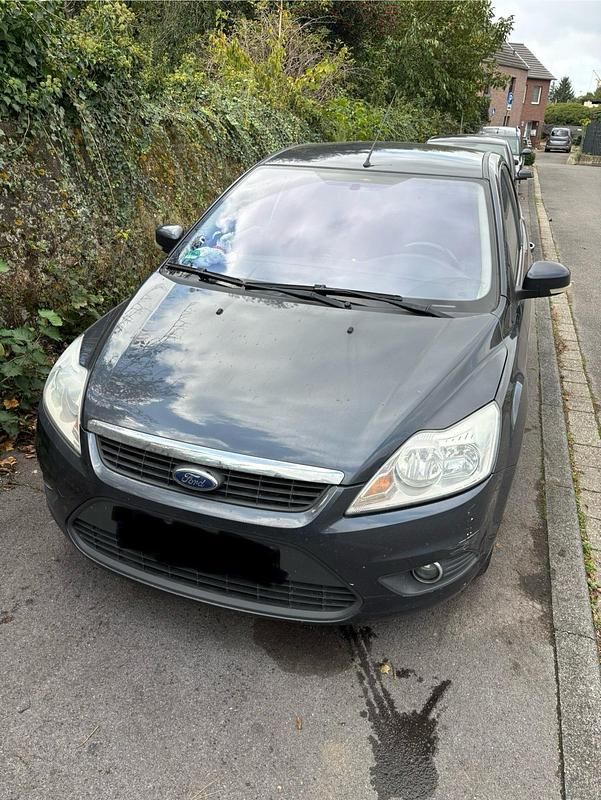 Grau Gebraucht 2011 Ford Focus Limousine | 2.750 € (Fairer Preis) - Bild 1/4