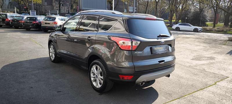 Gebraucht Ford Kuga Titanium 150 PS (110 kW) 2019 Grau SUV