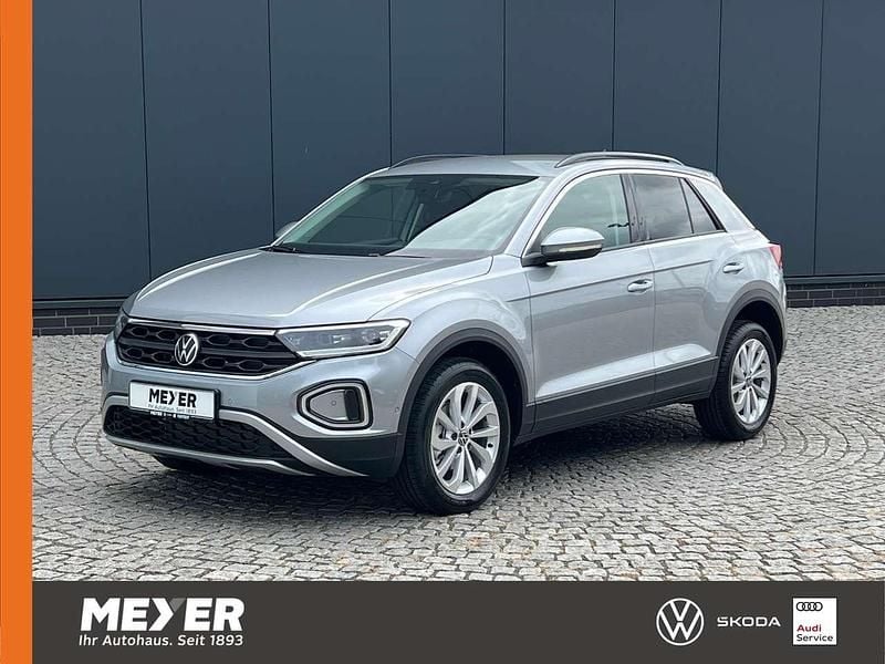 Pyritsilber metallic Neu 2025 VW T-Roc Life SUV | 26.949 € (Superpreis) - Bild 1/4