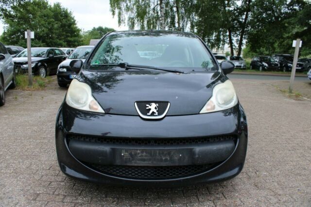 Schwarz metallic Gebraucht 2006 Peugeot 107 Filou Kleinwagen | 799 € (Fairer Preis) - Bild 1/4