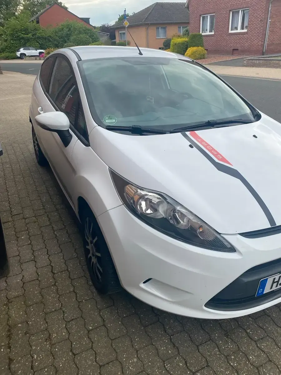 Gebraucht Ford Fiesta 60 PS (44 kW) 2009 Weiß Kleinwagen