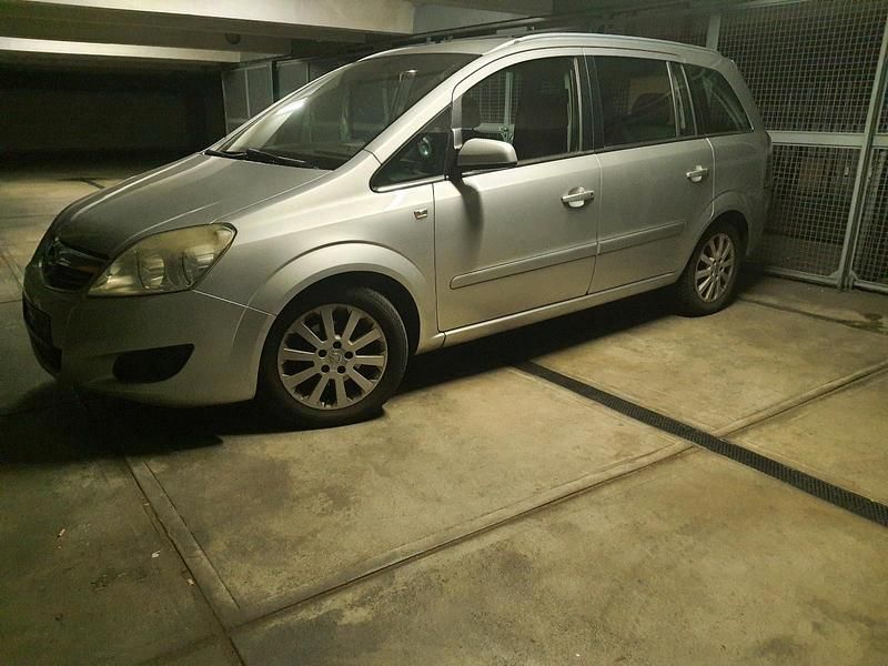 Silber Gebraucht 2009 Opel Zafira Van / Kleinbus | 2.350 € (Superpreis) - Bild 1/4